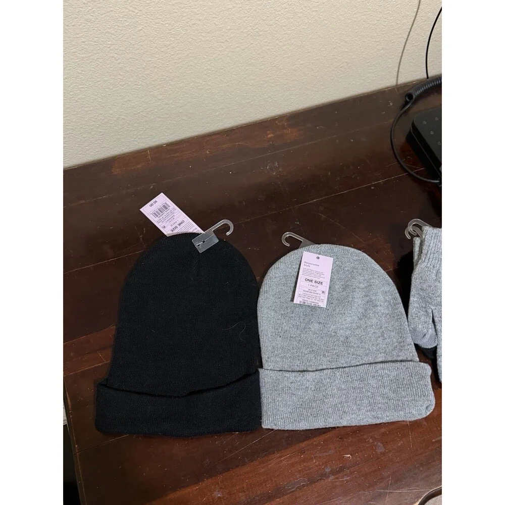 Women’s Wild Fable 2 Beanies & 2 Touch Screen Compatible Gloves NWT Grey & Black